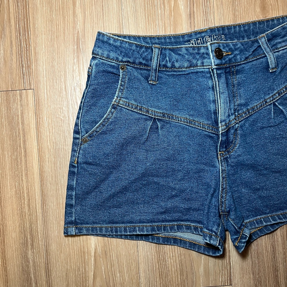 Short Blue Denim Shorts Size 4 - Picture 3 of 6